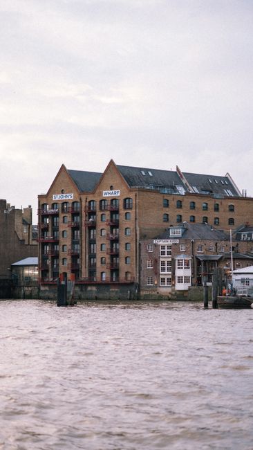 Cleaning guide for riverside flats at Putney Wharf